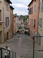 Trevoux, Montee du port, Vue sur le pont sur la Saone (1)